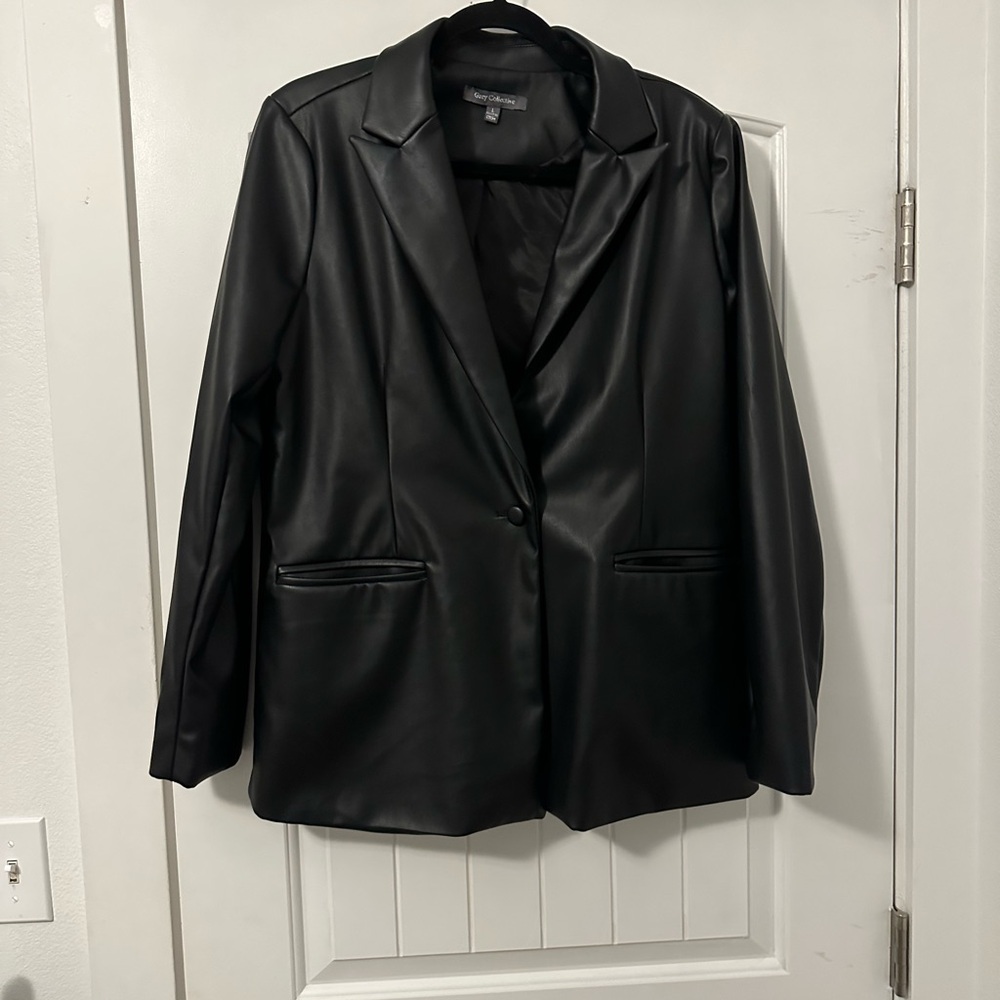 Chic Black Faux Leather Blazer